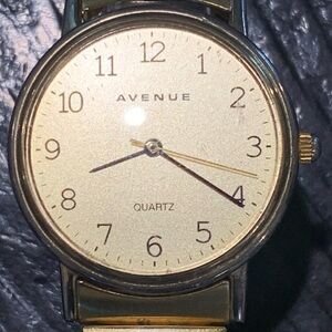 Women’s Watch, Avenue Gold Face Gold-tone Metallic Stretch Band, Quartz. Works